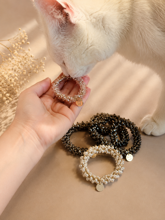 Pearl Scrunchie – Glittrande hårsnodd med pärlor